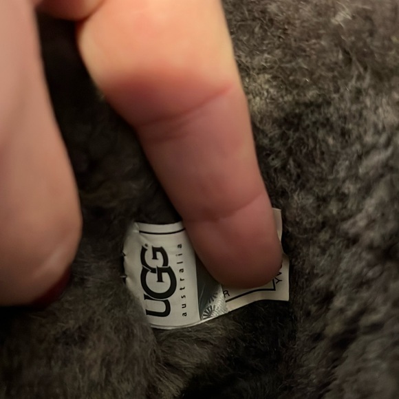 UGG Australia Bailey Button Gray Sheepskin  Winter Boots size 10 - Picture 13 of 13